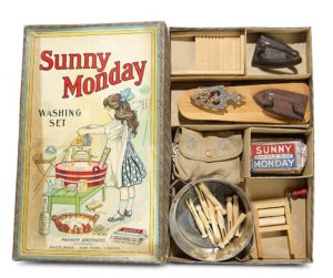 "SUNNY MONDAY WASHING SET" IN ORIGINAL BOX BY PARKER BROTHERS